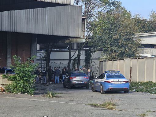 Ex Gondrand, in corso lo sgombero dell'ex fabbrica occupata [FOTO E VIDEO]