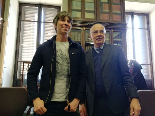 Quante pinte di birra pesa l'Universo? Stasera alla Cavallerizza Brian Cox ci porta alla scoperta del cosmo Quante pinte di birra pesa l'Universo? Stasera alla Cavallerizza Brian Cox ci porta alla scoperta del cosmo