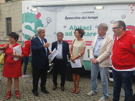 Prevenzione gratuita e itinerante: ecco l'ambulatorio a quattro ruote per i quartieri popolari di Torino [FOTO]