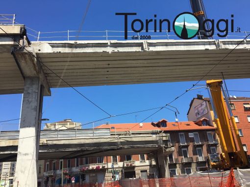 In corso la demolizione parziale del cavalcavia di corso Grosseto