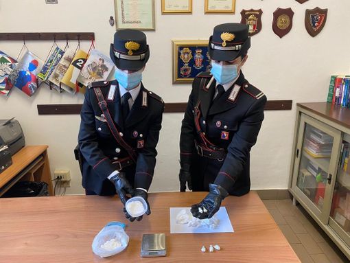 Era in pensione, ma ancora attivo nel mercato della droga: arrestato un 67enne di Rivarolo Canavese [VIDEO]