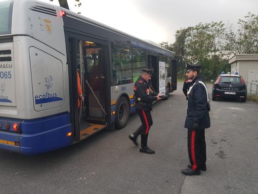 Sicurezza sui mezzi pubblici, controlli dei carabinieri: a Collegno 45 persone scoperte senza biglietto Sicurezza sui mezzi pubblici, controlli dei carabinieri: a Collegno 45 persone scoperte senza biglietto