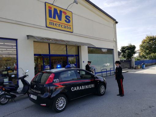 Carabiniere fuori servizio riconosce e fa arrestare l'autore di una rapina a Rivarolo