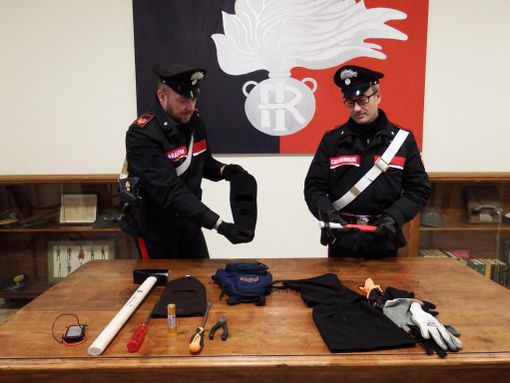 Roletto, denunciati quattro giovani trovati in possesso di passamontagna, guanti e arnesi da scasso Roletto, denunciati quattro giovani trovati in possesso di passamontagna, guanti e arnesi da scasso
