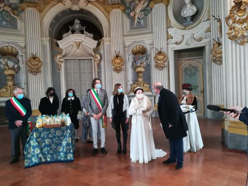 consegna simbolica delle chiavi della città a Monsù Panatè e Madama Farina consegna simbolica delle chiavi della città a Monsù Panatè e Madama Farina