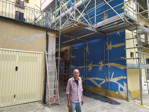 A Campidoglio l'opera d'arte contro il razzismo del rifugiato cileno &quot;Mono&quot; Carrasco