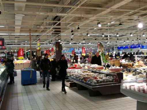 Chiude l'ipermercato Carrefour di Trofarello