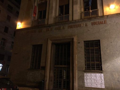 Protesta shock di Casa Pound: necrologi per chi "è morto aspettando la cassa integrazione"