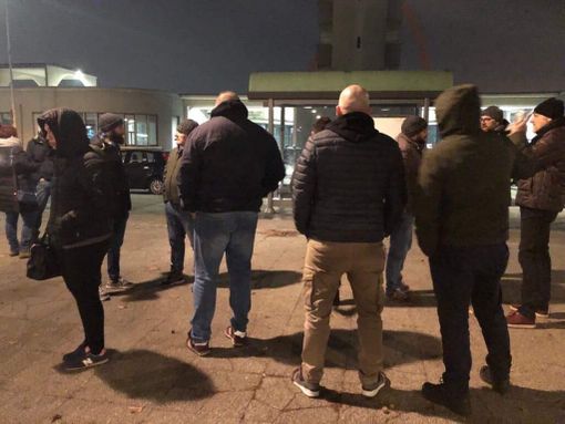 Omicidio all'ex Moi: CasaPound manifesta in strada con i residenti Omicidio all'ex Moi: CasaPound manifesta in strada con i residenti