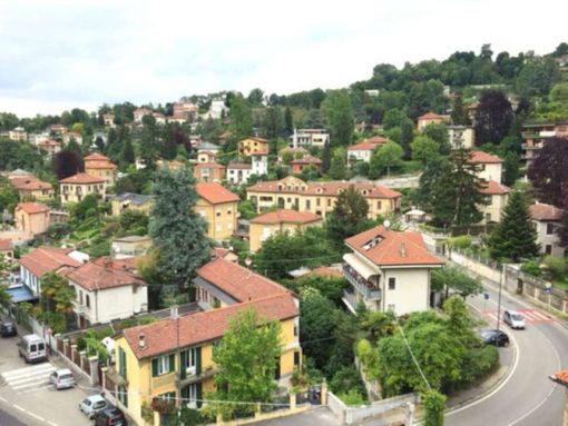 La carica dei 400 (e più) per l'autobus di Cavoretto: “Aspettiamo una risposta dall'assessore Lapietra” La carica dei 400 (e più) per l'autobus di Cavoretto: “Aspettiamo una risposta dall'assessore Lapietra”