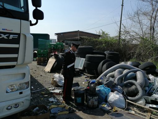 Rifiuti tossici a due passi da La Mandria: 10 denunciati