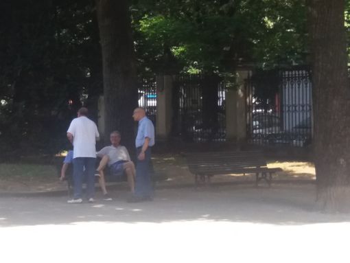 Merende a Mirafiori, balli (in ritardo) a Santa Rita e bocce a Cavoretto: l'estate degli anziani in città