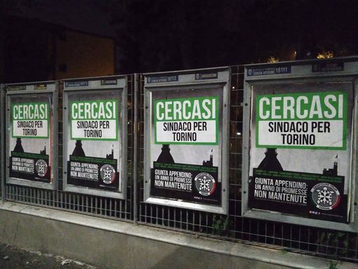 Casa Pound mette i manifesti in tutta la città: "Cercasi sindaco per Torino"
