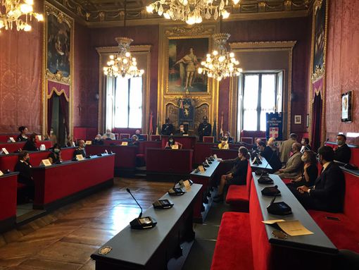 Manca il numero legale, la Sala Rossa "chiude" in anticipo. Pd e Moderati all'attacco: "Maggioranza di Appendino non esiste più" Manca il numero legale, la Sala Rossa "chiude" in anticipo. Pd e Moderati all'attacco: "Maggioranza di Appendino non esiste più"