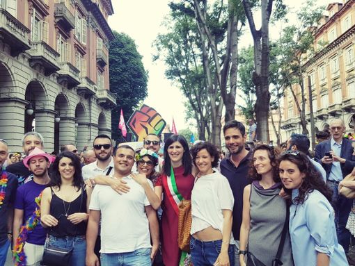 La sindaca Chiara Appendino al gay pride 2018