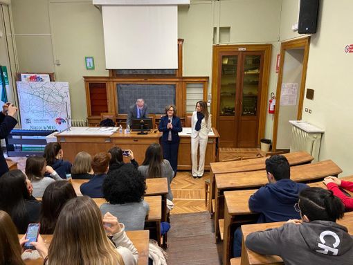 Voucher scuola, i sindacati attaccano l'assessore Chiorino: "Non ci possono essere studenti di serie A e di serie B" Voucher scuola, i sindacati attaccano l'assessore Chiorino: "Non ci possono essere studenti di serie A e di serie B"