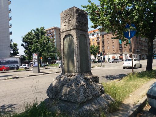 Il cippo dimenticato di piazza Bengasi: sì al suo recupero storico e culturale