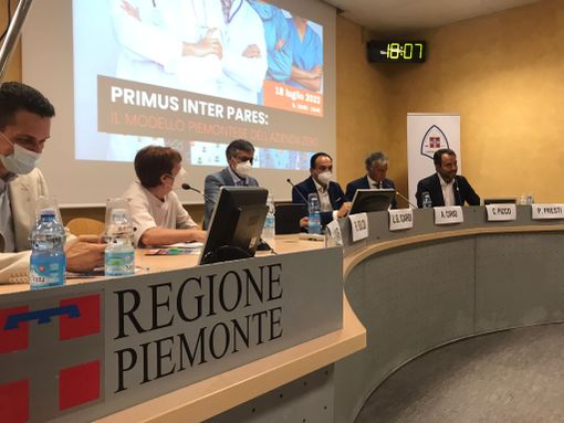 conferenza stampa su azienda zero