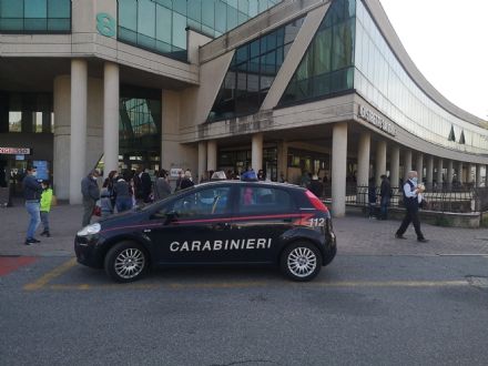Moncalieri, ancora lunghe code all'hot spot di via Vittime di Bologna