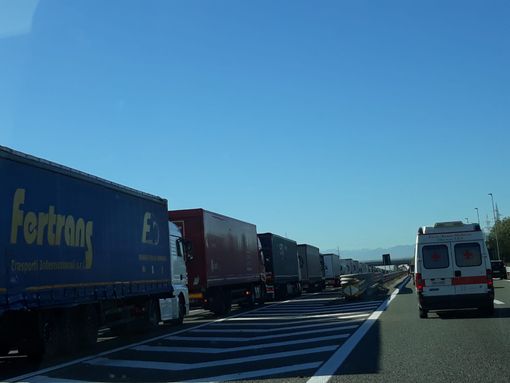 Incidente sull'A21, si marcia su una sola corsia tra Asti Ovest e Villanova. Lunghe code verso Torino Incidente sull'A21, si marcia su una sola corsia tra Asti Ovest e Villanova. Lunghe code verso Torino