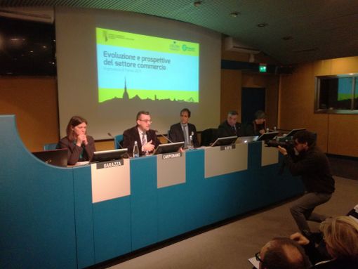 Torino abbassa le serrande: deve combattere l'effetto Amazon e la fuga dalle periferie