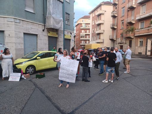 Contestazione fuori da una libreria