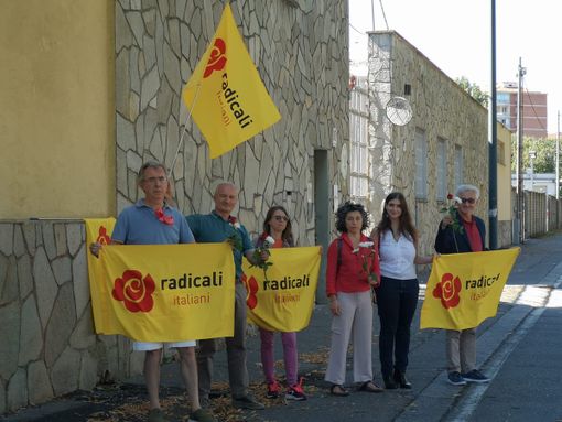 I Radicali Italiani in un flash mob di fronte al consolato onorario di Torino I Radicali Italiani in un flash mob di fronte al consolato onorario di Torino