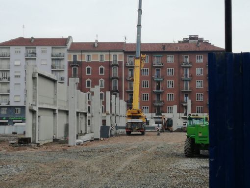 In foto i lavori in corso nel cantiere tra via Tunisi e corso Sebastopoli In foto i lavori in corso nel cantiere tra via Tunisi e corso Sebastopoli