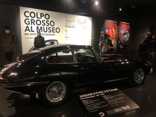 In foto la Jaguar in mostra al Mauto