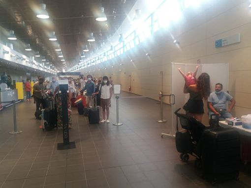 Quattro i casi positivi tra i viaggiatori controllati ieri a Caselle
