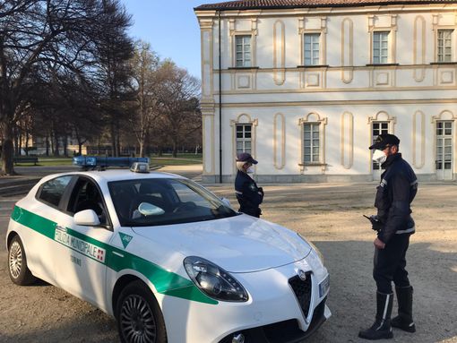 Un pomeriggio nei parchi torinesi, tra runner e passeggiate: il Coronavirus non fa abbastanza paura Un pomeriggio nei parchi torinesi, tra runner e passeggiate: il Coronavirus non fa abbastanza paura