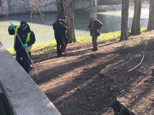 Controllo antidroga dei carabinieri della Compagnia Torino Oltre Dora, rinvenute diverse siringhe sporche di sangue (FOTO)