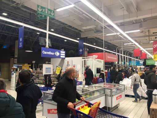 Coronavirus, l'appello dei lavoratori dei supermercati: "Garanzia e misure di sicurezza anche per noi" Coronavirus, l'appello dei lavoratori dei supermercati: "Garanzia e misure di sicurezza anche per noi"