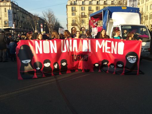 Una "marea femminista" nel cuore di Torino: Non Una di Meno scende in strada (FOTO E VIDEO) Una "marea femminista" nel cuore di Torino: Non Una di Meno scende in strada (FOTO E VIDEO)
