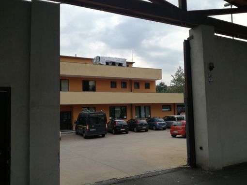 Disordini al Cpr di corso Brunelleschi: ferito un agente dopo la rivolta dei migranti