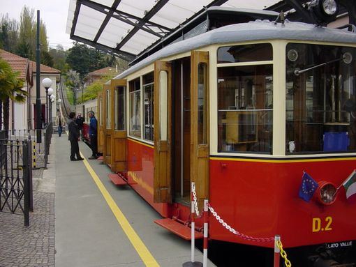 Dopo anni di stop, riaprono il ristorante della Stazione Sassi e il bar a Superga