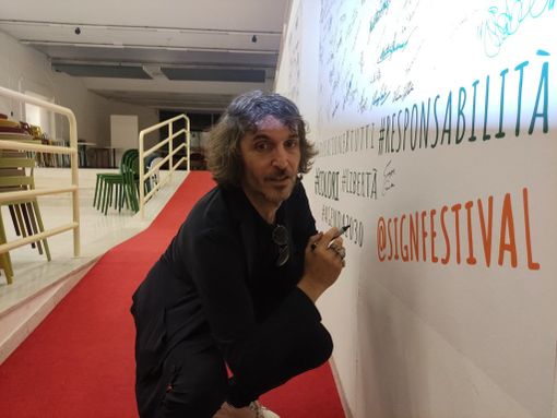 Irruzione di Ultima Generazione al Gioiello: interrotto lo spettacolo di Cruciani