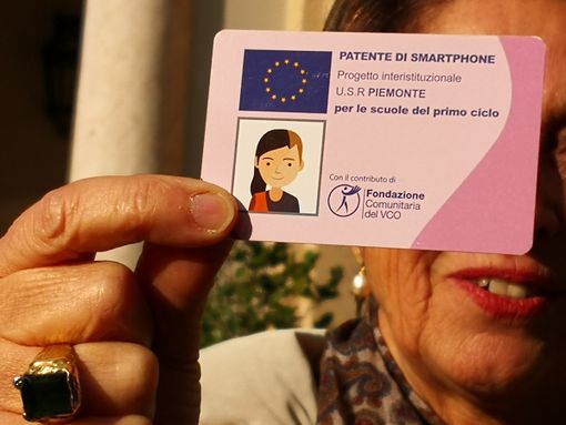 Una &quot;patente di smartphone&quot; per i giovani: la Regione in campo contro il cyberbullismo