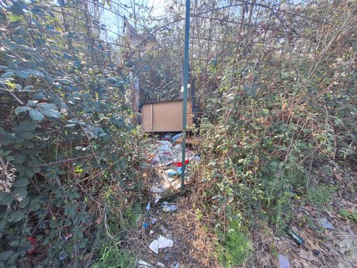 Spunta una discarica abusiva tra via Carcano e via Varano