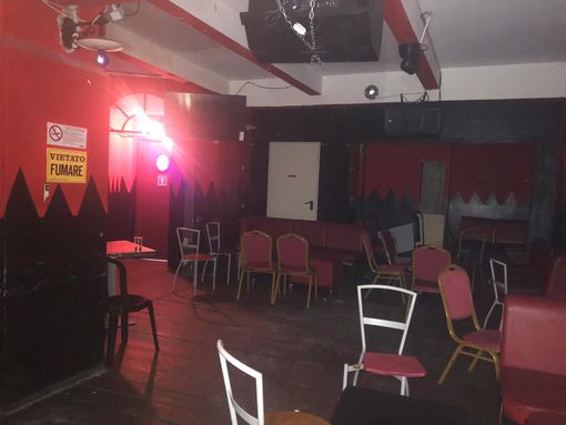 Chiusa discoteca abusiva in un seminterrato di corso Vercelli, denunciato il titolare