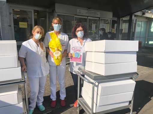 Ail torino dona 100 uova di pasqua ai bambini del reparto oncoematologico pediatrico del Regina Margherita Ail torino dona 100 uova di pasqua ai bambini del reparto oncoematologico pediatrico del Regina Margherita