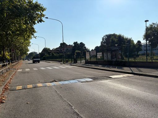 Sicurezza davanti al Primo Levi, arrivano i dossi e la zona scolastica Sicurezza davanti al Primo Levi, arrivano i dossi e la zona scolastica