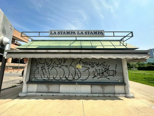 edicola di fronte al tribunale edicola di fronte al tribunale