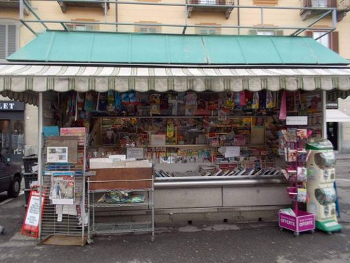 Dopo 16 anni chiude l'edicola di piazza Borromini, Madonna del Pilone resta senza rivendita di giornali
