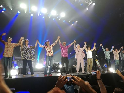 Ridere fino alle lacrime, vere. Così Elio e le storie tese si sono congedati dai fans torinesi (FOTO e VIDEO)