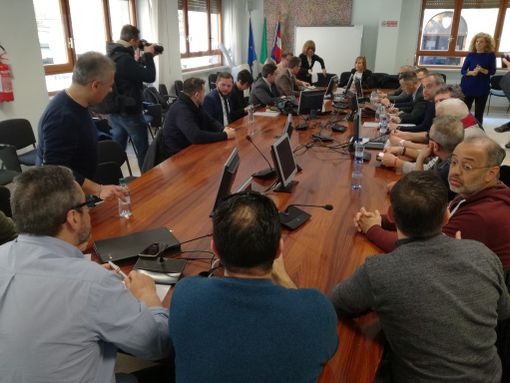 Embraco, definiti gli incentivi all'esodo. Ora si attende la firma del congelamento dei licenziamenti (FOTO E VIDEO) Embraco, definiti gli incentivi all'esodo. Ora si attende la firma del congelamento dei licenziamenti (FOTO E VIDEO)
