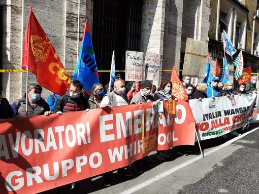 La protesta degli operati di fronte al Mise