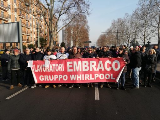 Ex Embraco, il Mise vede Whirlpool e lunedì mattina i parlamentari e i consiglieri regionali incontrano i lavoratori