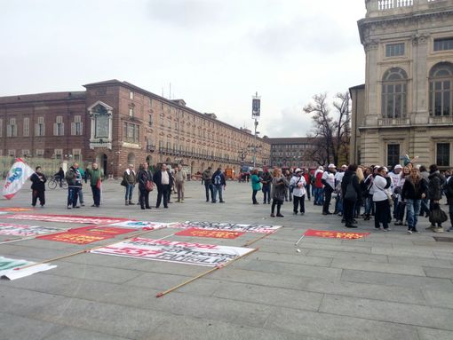 Protesta in piazza Castello Protesta in piazza Castello