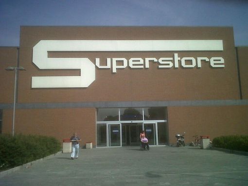 Moncalieri, l'applauso dei clienti del supermercato all'infermiera che aveva chiesto di superare la fila Moncalieri, l'applauso dei clienti del supermercato all'infermiera che aveva chiesto di superare la fila